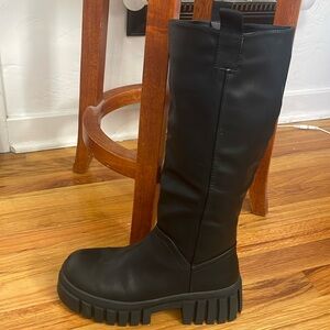 MIA  moto boot that with lug sole knee high 
SZ 9 NEVER WORN
